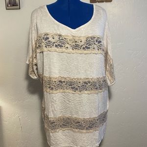 Dantelle V-neck blouse, size 2X.